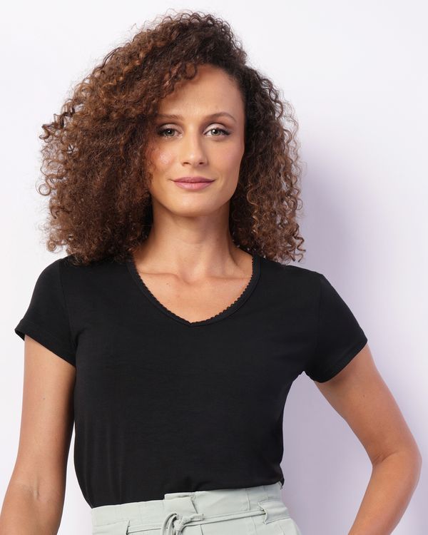 Blusa Feminina Manga Curta Viscose Detalhe Decote Preta M