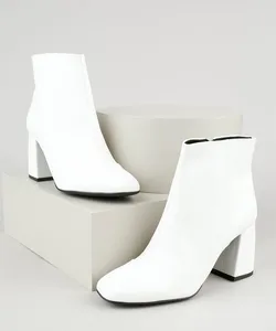 Bota Feminina Oneself Cano Curto Salto Médio Bico Quadrado Branca 36
