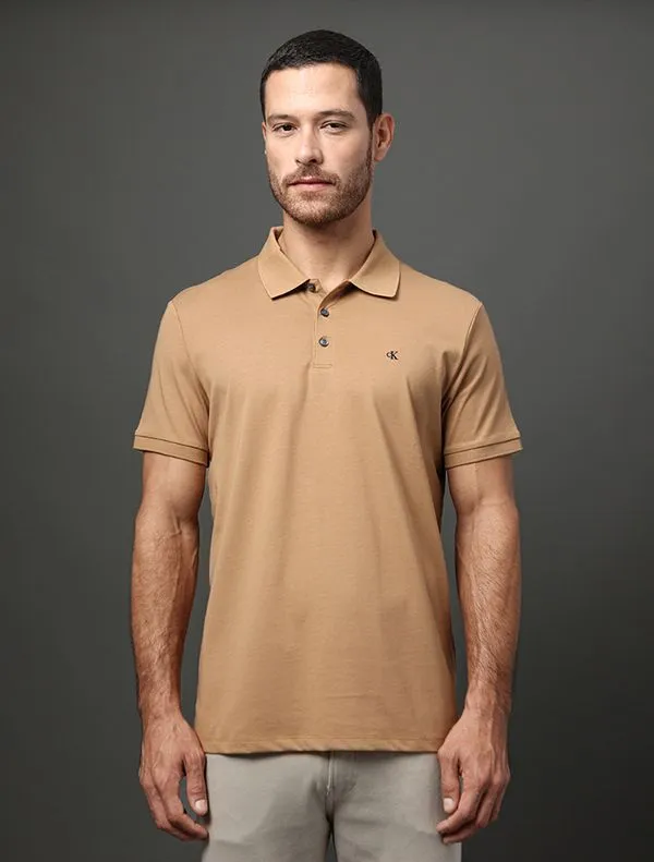 Polo Masculina Básica Smooth Cotton Calvin Klein - Caqui Medio Polo Masculina Básica Smooth Cotton Calvin Klein Caqui Medio p