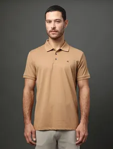 Polo Masculina Básica Smooth Cotton Calvin Klein - Caqui Medio Polo Masculina Básica Smooth Cotton Calvin Klein Caqui Medio Gg