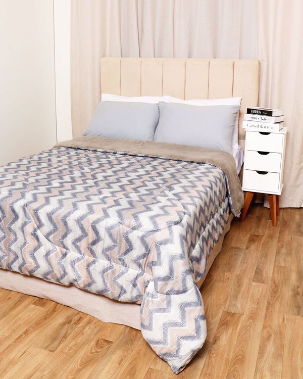 Coberdrom Queen Slim Plush Estampado Hedrons Cinza UN