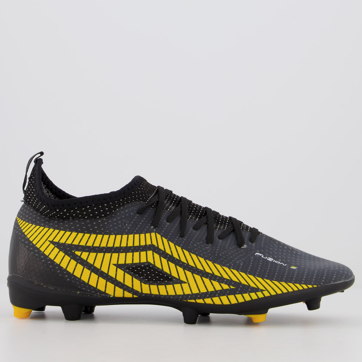 Chuteira Umbro Fuzion Z Campo Preta e Amarela