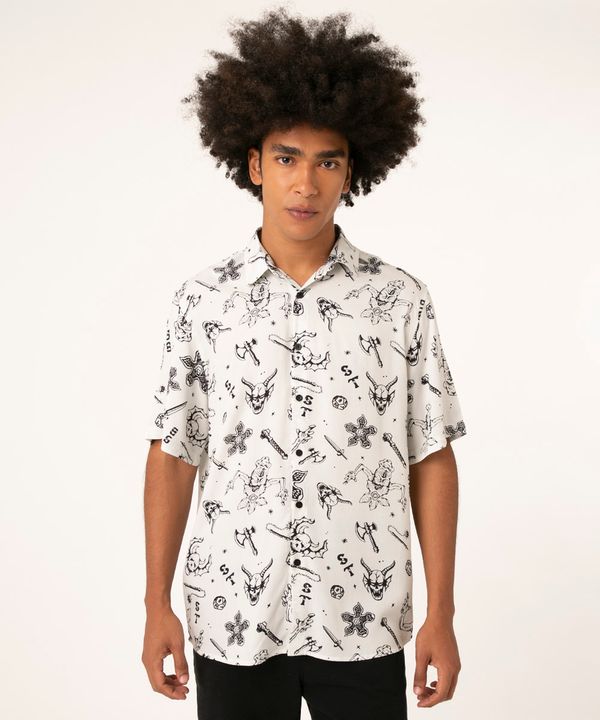 camisa de viscose manga curta stranger things off white PP