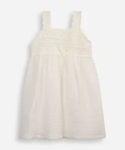vestido infantil com bordado de crochê off white 8