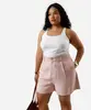short feminino de alfaiataria com pregas plus size rosa 50