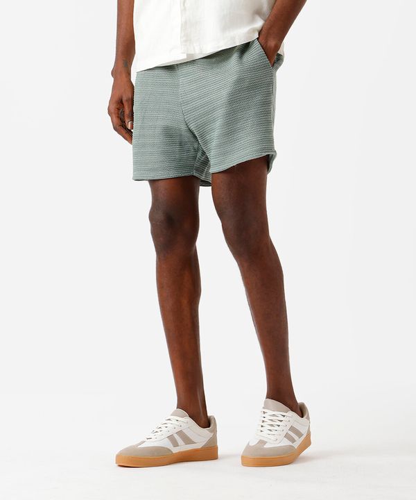 short jogger masculino de crochê texturizado verde G