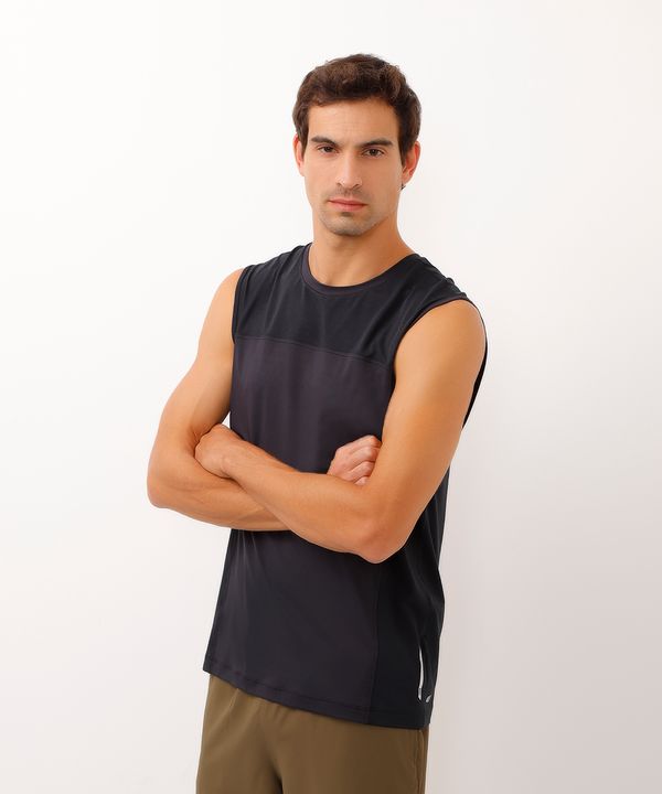 regata esportiva slim com recortes preta GG