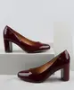 Scarpin Feminino Vizzano Salto Médio Bico Fino em Verniz Vinho 34
