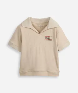 polo oversized infantil manga curta texturizada bege 4