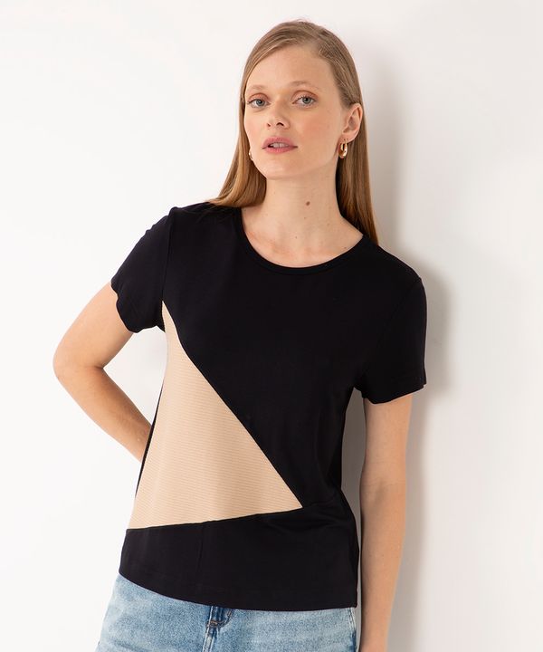 blusa de viscose com recorte manga curta preto PP