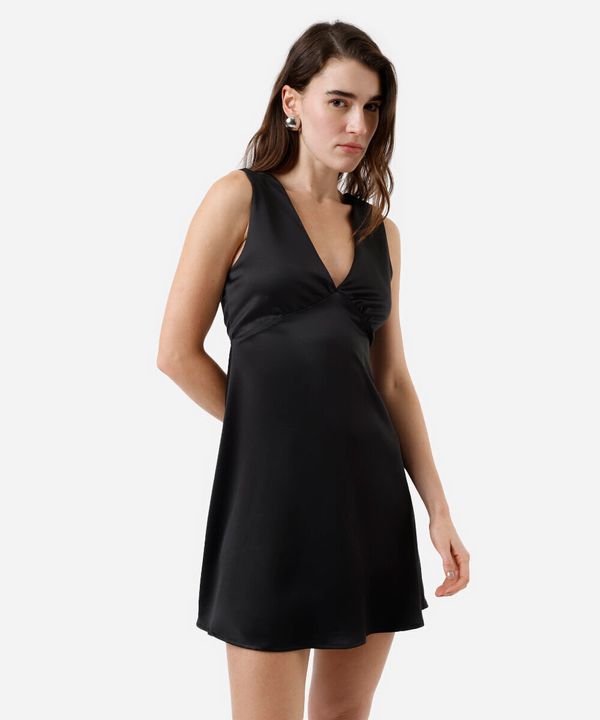 vestido curto feminino acetinado decote v preto PP