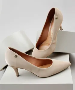 Scarpin Feminino Vizzano Bico Fino Salto Médio em Verniz Bege 37