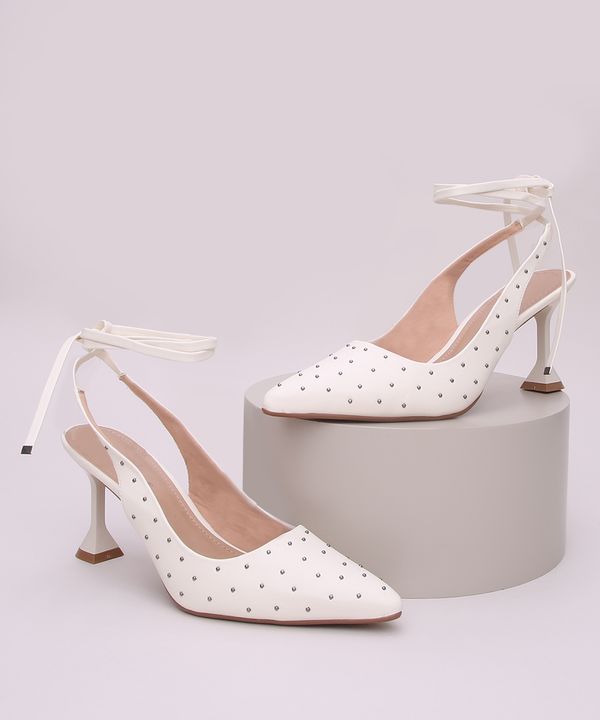 Scarpim Feminino Oneself Salto Médio Taça Bico Fino com Tachas e Tira para Amarrar Bege Claro 35