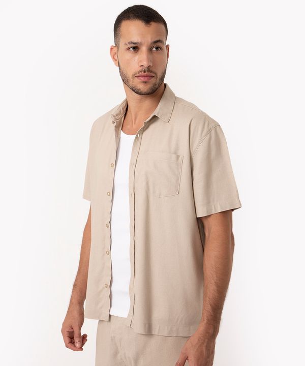 camisa com linho manga curta e bolso bege GG