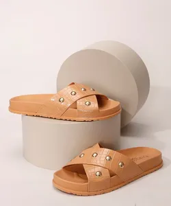 Rasteirinha Feminina Beira Rio Texturizada Croco com Tachas Bege 35