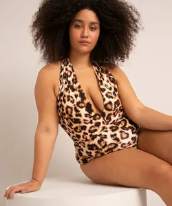 maiô body plus size frente única estampado animal print onça com bojo proteção uv50+ além dos mares salvador preta gil marrom GG2