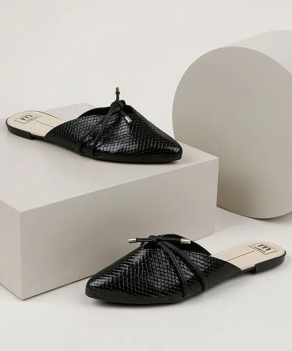 Mule Feminino Moleca Bico Fino Texturizado Escama Preto 36