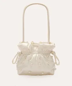 bolsa bucket acetinado com pérolas off white UNICO