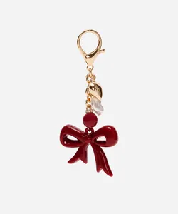 chaveiro bag charm com laço e pérolas vermelho UNICO