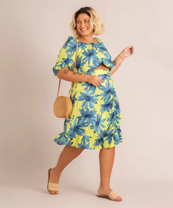 saia midi estampada floral de viscose com babados e franzido plus size verde claro 52