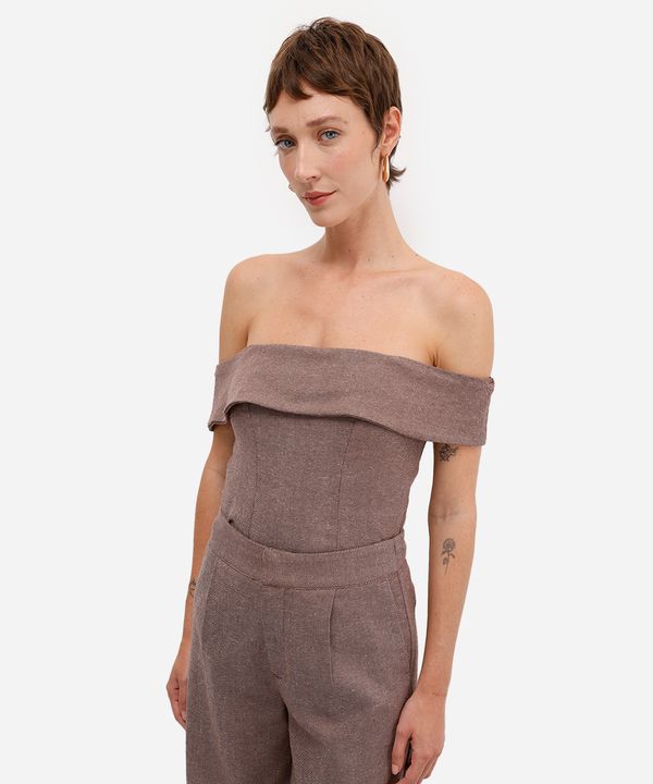 blusa ombro a ombro feminina com fendas e linho marrom PP
