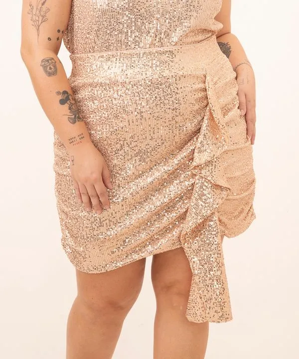 minissaia plus size de paetê com babado bronze GG