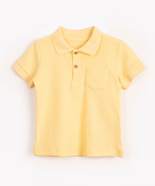 polo infantil texturizada com bolso amarelo claro 4