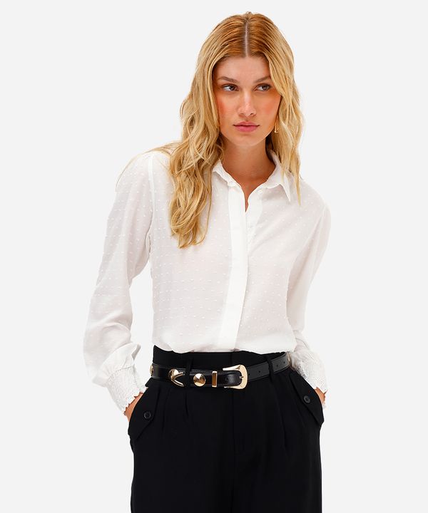 camisa feminina de viscose texturizada poá off white G