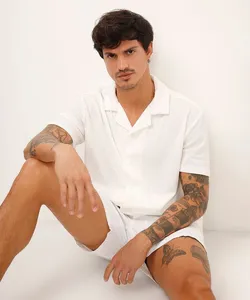 camisa manga curta texturizada e listrada - off white M