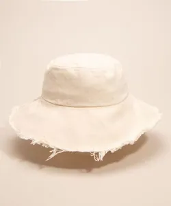 chapéu bucket hat com aba desfiada bege Único