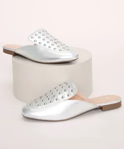 Mule Feminino Via Uno Bico Redondo Metalizado com Tachas prata 38