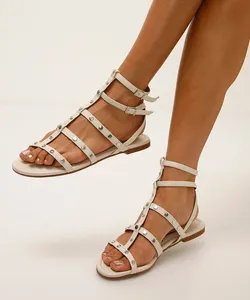 rasteirinha gladiadora vizzano com tachas e brilhos off white 35