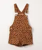 jardineira de sarja animal print marrom 12