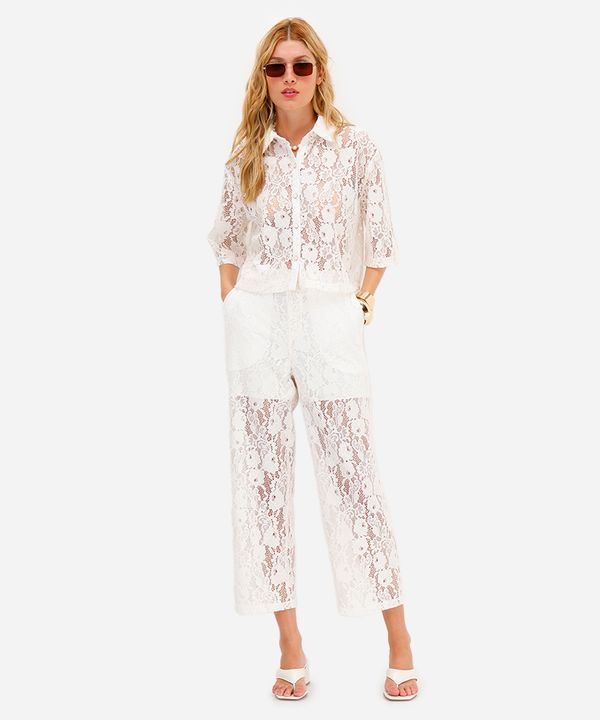 calça reta feminina de renda floral off white 42