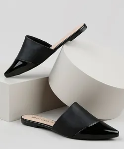 Mule Feminino Via Uno Bico Fino com Recorte Preto 38