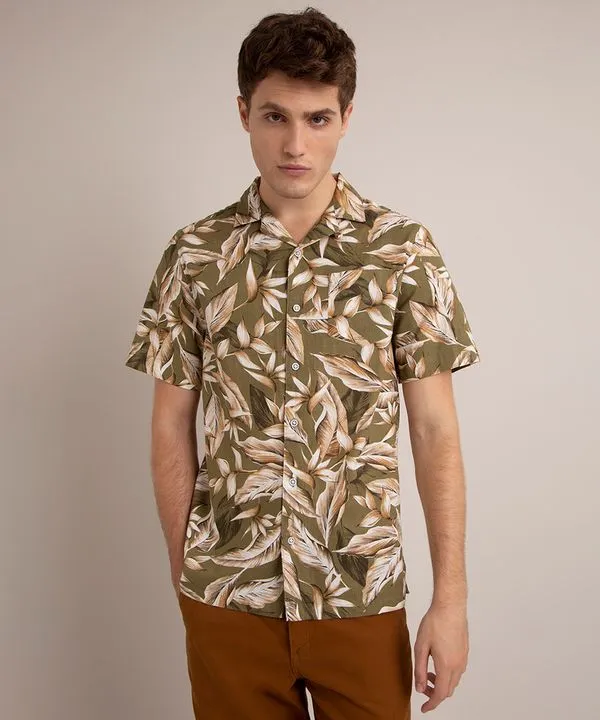 camisa tradicional de algodão estampada folhagens com bolso mangas curta verde militar P