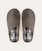 pantufa pelúcia forro xadrez cinza M