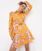 vestido chemise curto floral com cinto laranja M