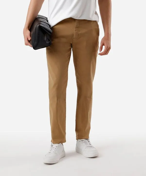 calça chino slim de sarja com elastano masculina bege 48