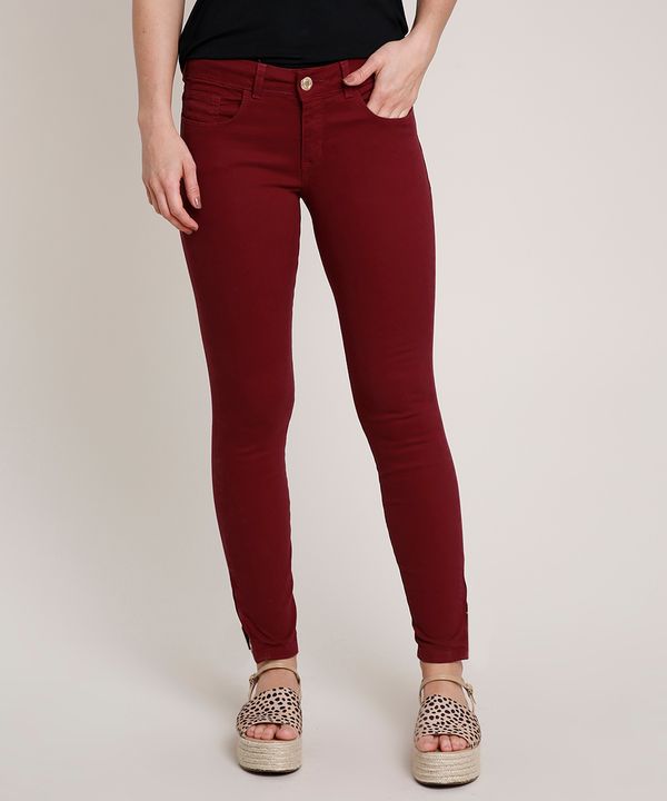 Calça de Sarja Feminina Skinny com Zíper na Barra Vinho 46