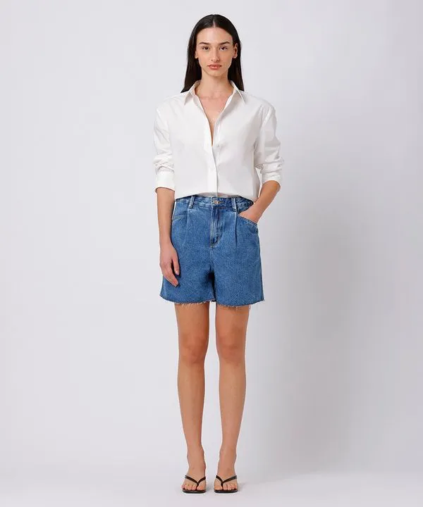 short feminino jeans com pregas e barra a fio mindset azul 46