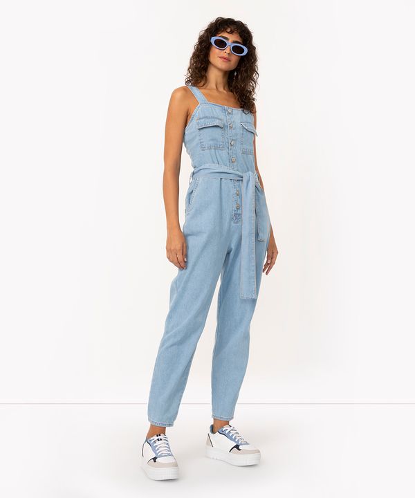 jardineira jeans longa bolsos azul médio G