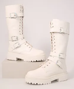 Bota Coturno Feminina Cano Alto com Fivelas Bico Redondo Tratorado Oneself Off White 36