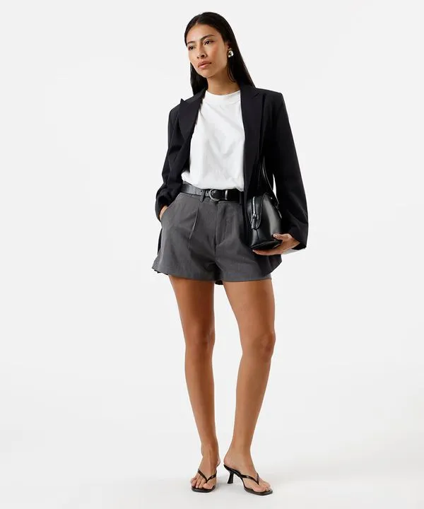 short de alfaiataria feminino com pregas cinza 42