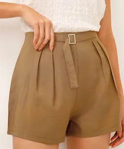 short mom de alfaiataria com pregas e cinto verde 40