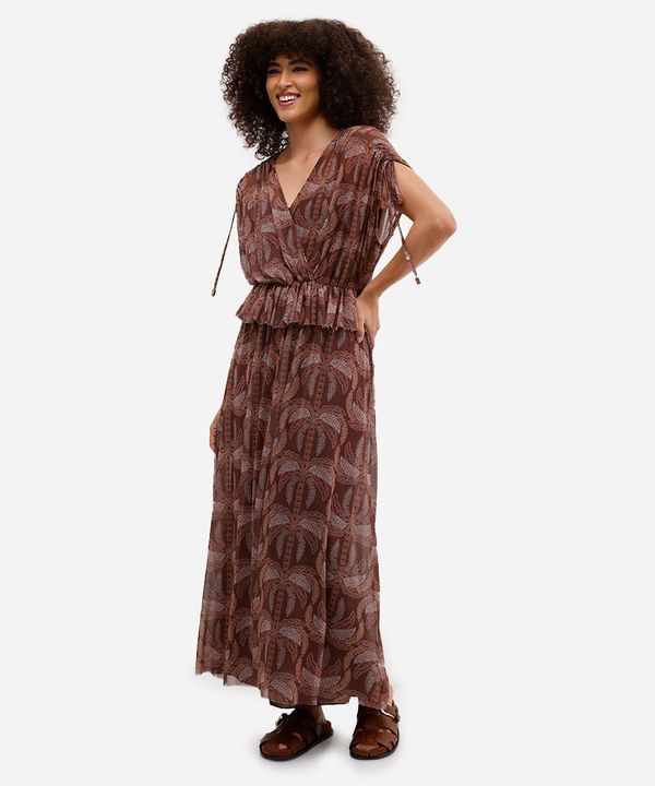 vestido longo feminino de tule com babados e amarração folhagens marrom PP