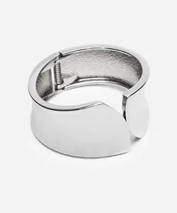 bracelete arredondado prateado UNICO