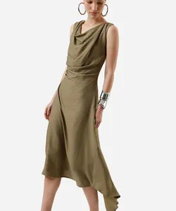 vestido midi feminino com viscose e franzidos decote degagê verde PP