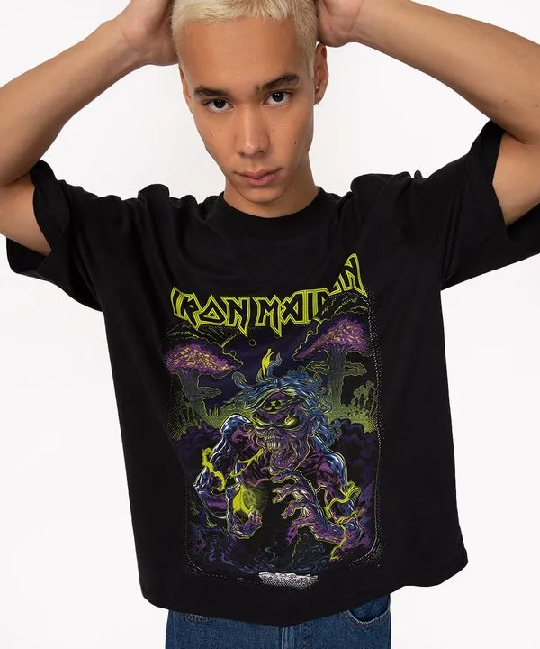 camiseta de algodão manga curta oversized iron maiden preto M
