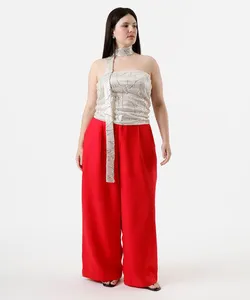 calça alfaiataria com prega e bolso plus size vermelha 50